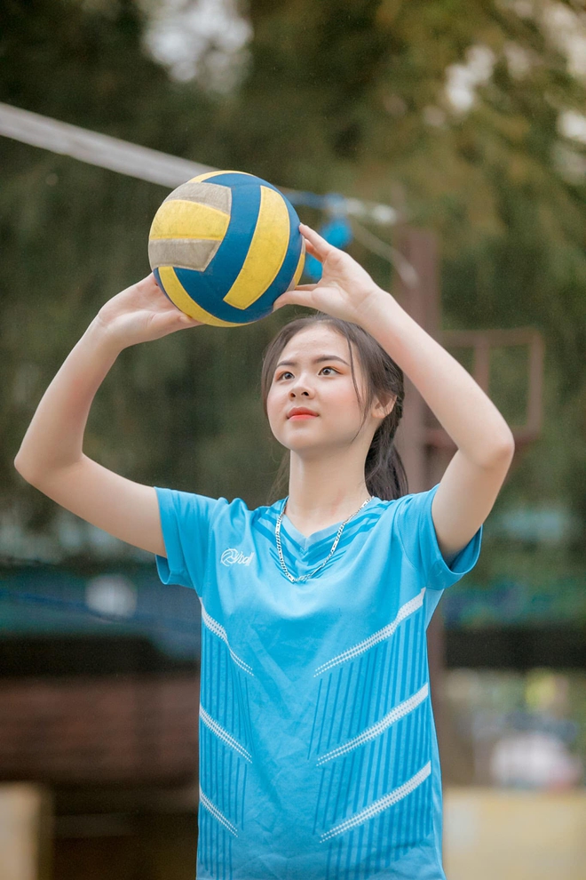 Chỉ khoe một bức ảnh chơi pickleball, cô gái đến từ Nghệ An đã khiến dân tình xôn xao- Ảnh 4.