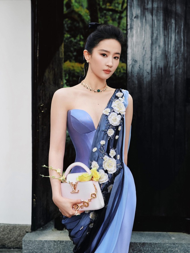Lưu Diệc Phi gây sửng sốt với 28 giây lộ sắc vóc thật- Ảnh 3.