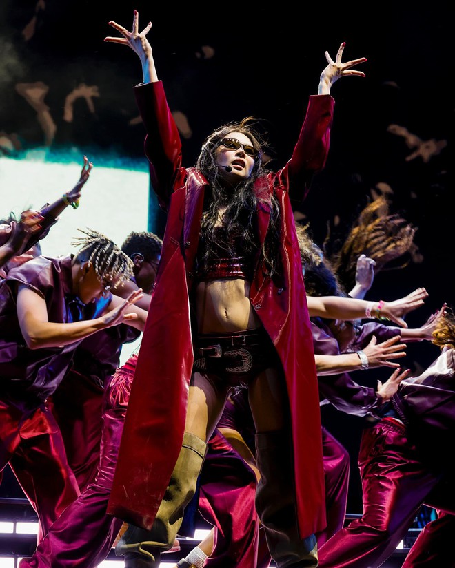 Jennie thiêu đốt Coachella: Không giấu giếm 1 "bí mật" trước hàng triệu người- Ảnh 3.