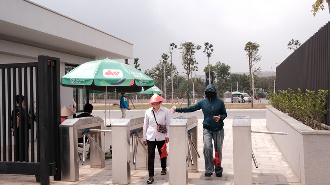 Bảo tàng Lịch sử Quân sự Việt Nam thu phí 40.000 đồng/người, khách vẫn đến đông nghịt trước thềm 30.4- Ảnh 5.