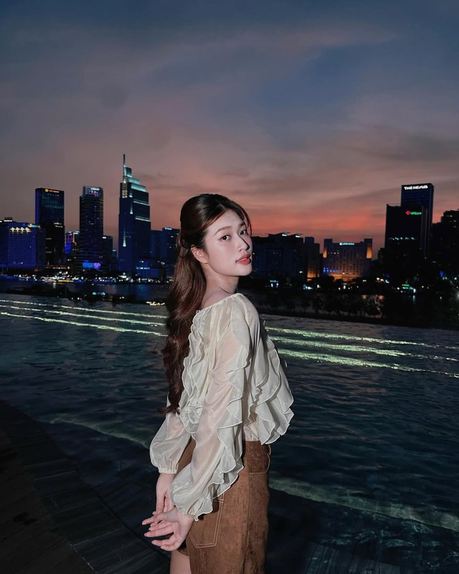 7 nàng Hậu 2k đọ style: Đỗ Hà như "tổng tài" xuống phố, Thanh Thủy mặc đồ rẻ nhưng slay thôi rồi!- Ảnh 17.