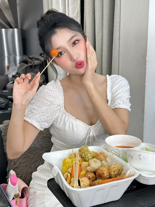 Visual xinh như "tiên tử" của Á hậu Phương Nhi trước khi lấy chồng thiếu gia- Ảnh 11. Visual xinh như "tiên tử" của Á hậu Phương Nhi trước khi lấy chồng thiếu gia- Ảnh 11.