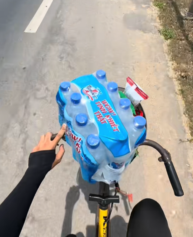 Thanh niên nổi tiếng mạng đã đến TP.HCM sau 22 ngày đạp xe từ Hà Nội, nói 5 từ không ngờ khi đã kịp "deadline"- Ảnh 4.