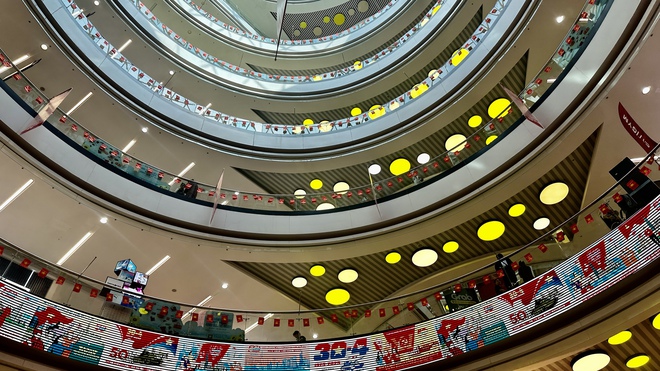 Không khí rất khác tại Vạn Hạnh Mall trong ngày cuối tuần- Ảnh 4. Không khí rất khác tại Vạn Hạnh Mall trong ngày cuối tuần- Ảnh 4.