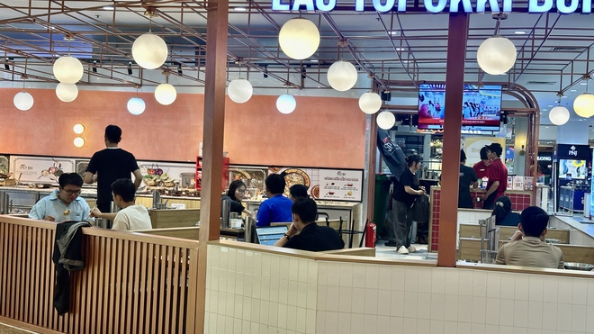 Không khí rất khác tại Vạn Hạnh Mall trong ngày cuối tuần- Ảnh 6. Không khí rất khác tại Vạn Hạnh Mall trong ngày cuối tuần- Ảnh 6.