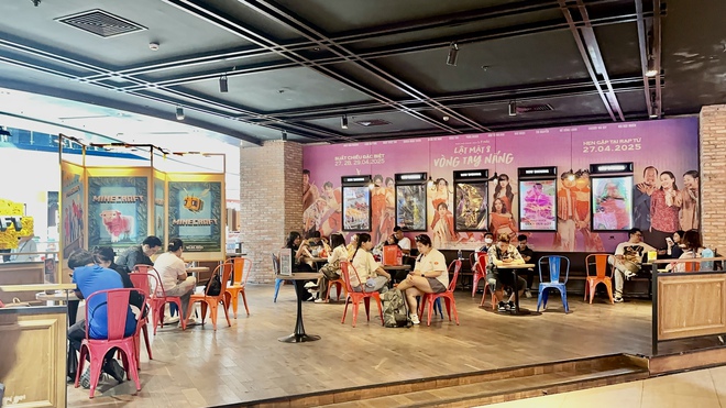 Không khí rất khác tại Vạn Hạnh Mall trong ngày cuối tuần- Ảnh 12. Không khí rất khác tại Vạn Hạnh Mall trong ngày cuối tuần- Ảnh 12.