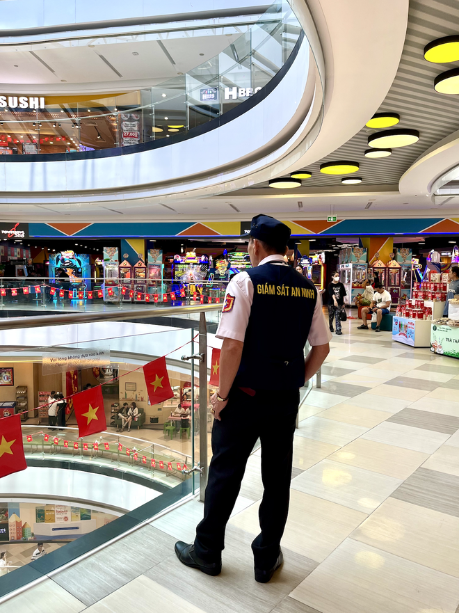 Đến Vạn Hạnh Mall ngay lúc này: 1 góc nhỏ nhân văn xuất hiện, khách hàng ai cũng thấy ấm lòng- Ảnh 11.