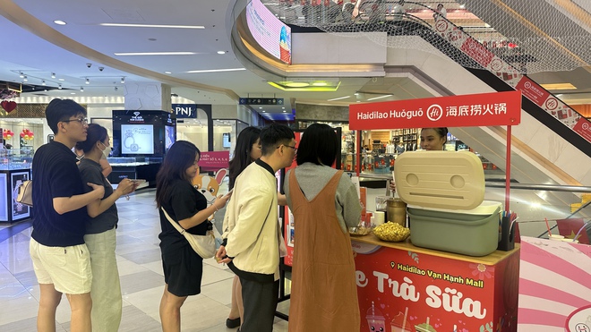 Đang diễn ra tại Vạn Hạnh Mall: Hàng loạt hoạt động miễn phí từ đồ ăn đến vui chơi, phản ứng của khách thế nào?- Ảnh 3.