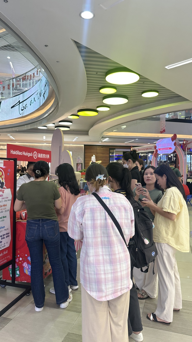 Đang diễn ra tại Vạn Hạnh Mall: Hàng loạt hoạt động miễn phí từ đồ ăn đến vui chơi, phản ứng của khách thế nào?- Ảnh 4.