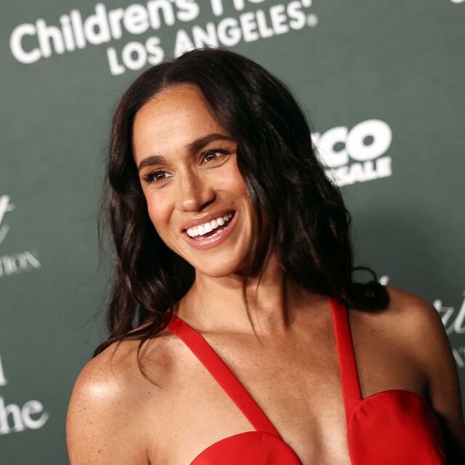 Meghan Markle gây sốc khi xuất hiện với gương mặt lão hóa, đáp trả 1 thông tin về Hoàng tử Harry- Ảnh 7. Meghan Markle gây sốc khi xuất hiện với gương mặt lão hóa, đáp trả 1 thông tin về Hoàng tử Harry- Ảnh 7.