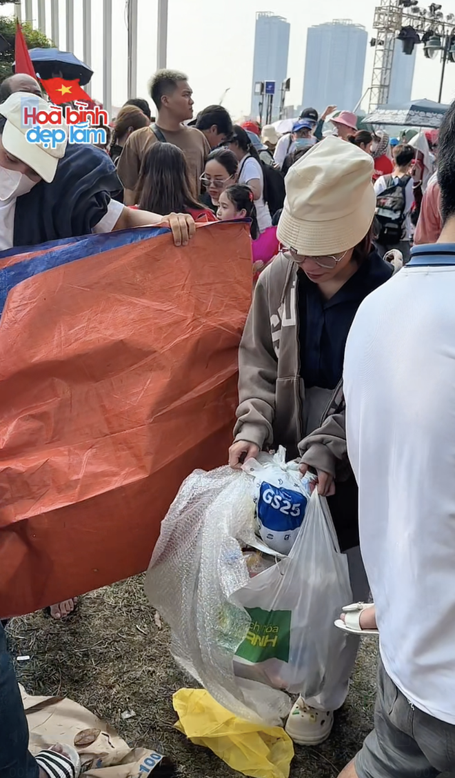 Hành động khó tin lúc 1h sáng của một cô gái trên đường Nguyễn Đình Chiểu (Quận 3): "Đỉnh quá!"- Ảnh 2.