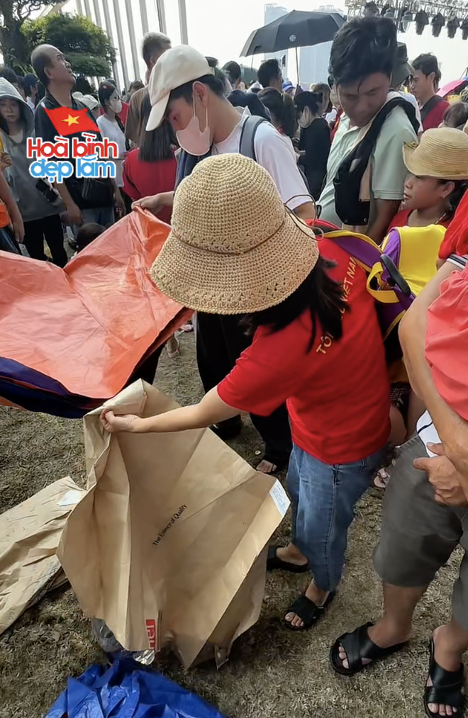 Hành động khó tin lúc 1h sáng của một cô gái trên đường Nguyễn Đình Chiểu (Quận 3): "Đỉnh quá!"- Ảnh 3.