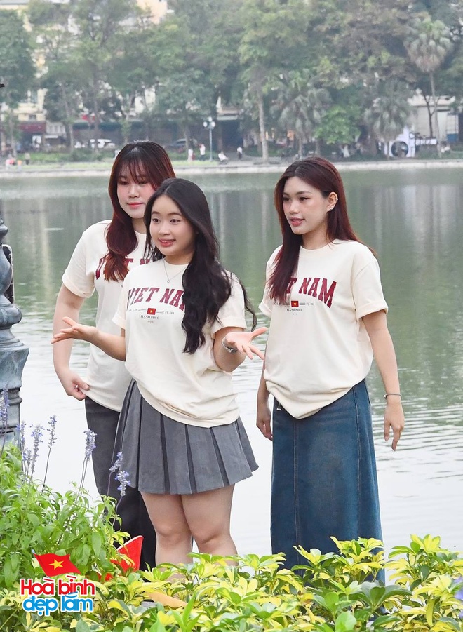 30/4 - Hà Nội, một ngày bình yên và đầy tự hào- Ảnh 14.