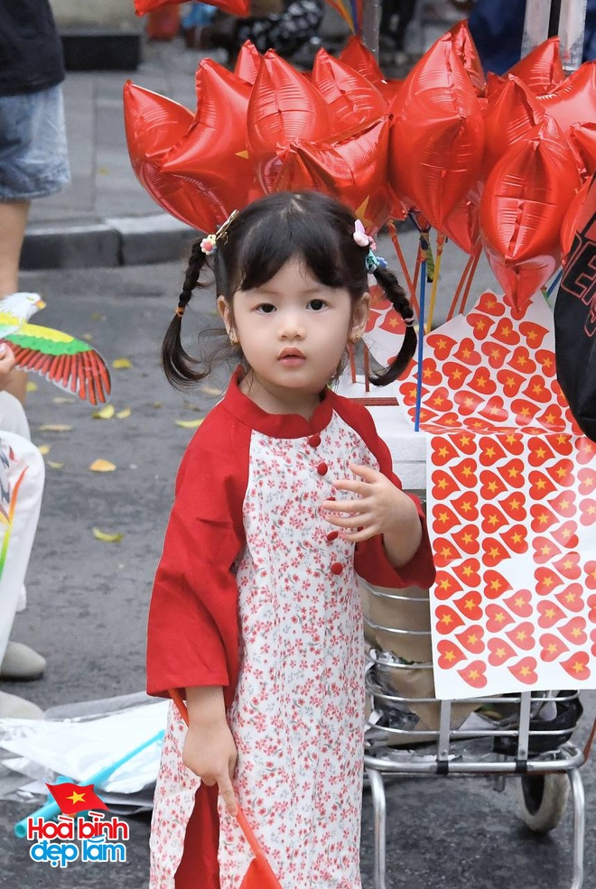 30/4 - Hà Nội, một ngày bình yên và đầy tự hào- Ảnh 19.