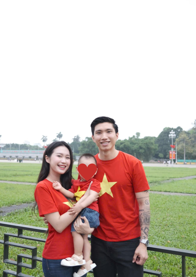 Gia đình Văn Hậu - Doãn Hải My tung bộ ảnh xịn xò mừng 30/4, được khen "gấp 3 visual", "gấp 3 lòng yêu nước"- Ảnh 2.