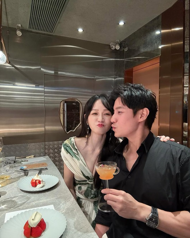 Ngỡ ngàng nhan sắc cam thường của Trần Kiều Ân sau khi lộ mặt sưng phồng, xô lệch cứng đơ như tượng sáp- Ảnh 4.
