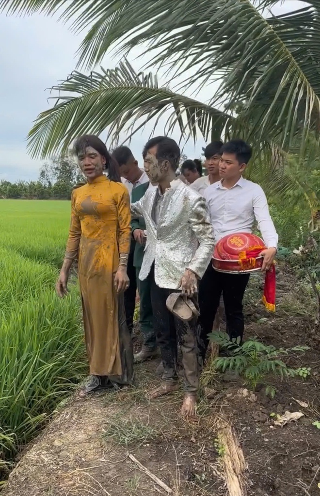 Xuất hiện clip bố mẹ chú rể xô xát trên đường đi rước dâu: Thực hư thế nào?- Ảnh 4.