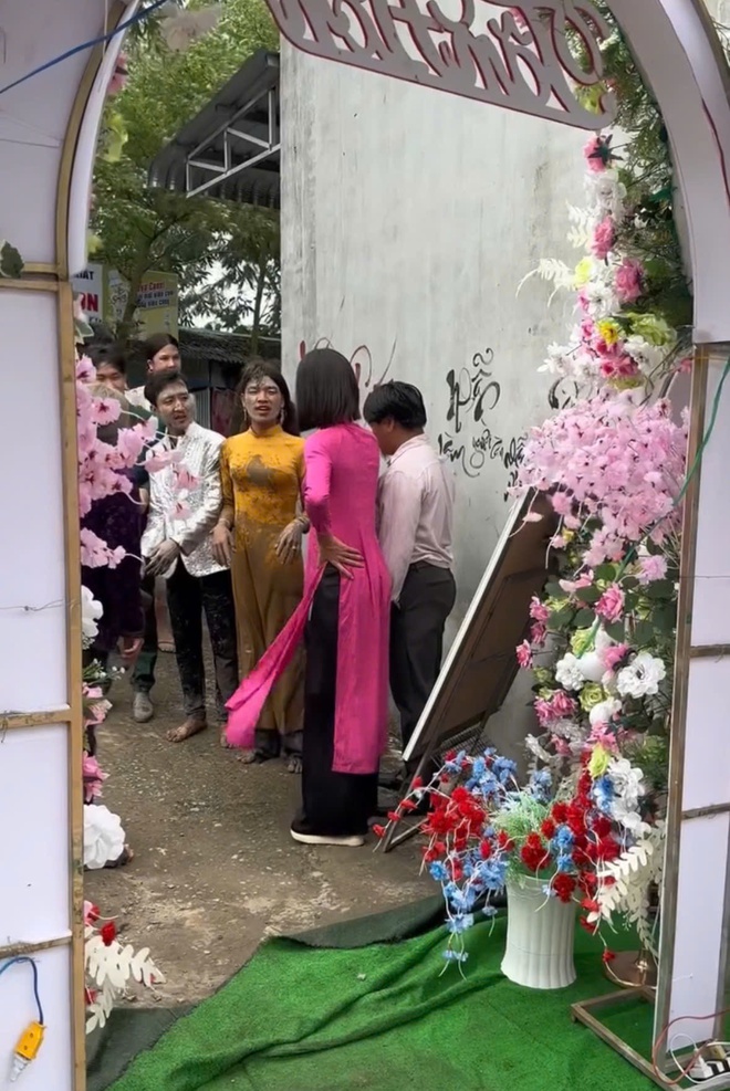 Xuất hiện clip bố mẹ chú rể xô xát trên đường đi rước dâu: Thực hư thế nào?- Ảnh 5.