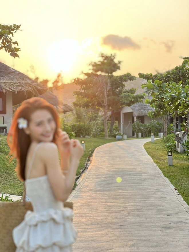 Giữa tin đồn rạn nứt, MC Huyền Trang MùTạt tung ảnh tình tứ đi du lịch cùng bạn trai cầu thủ, chặn đứng gièm pha- Ảnh 4.