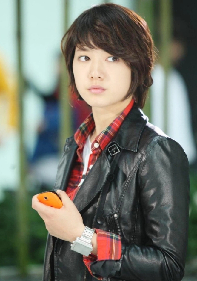 Park Shin Hye mới cắt tóc ngắn xinh ngất ngây, đoán cô mới 25 tuổi cũng không hề vô lý- Ảnh 2.