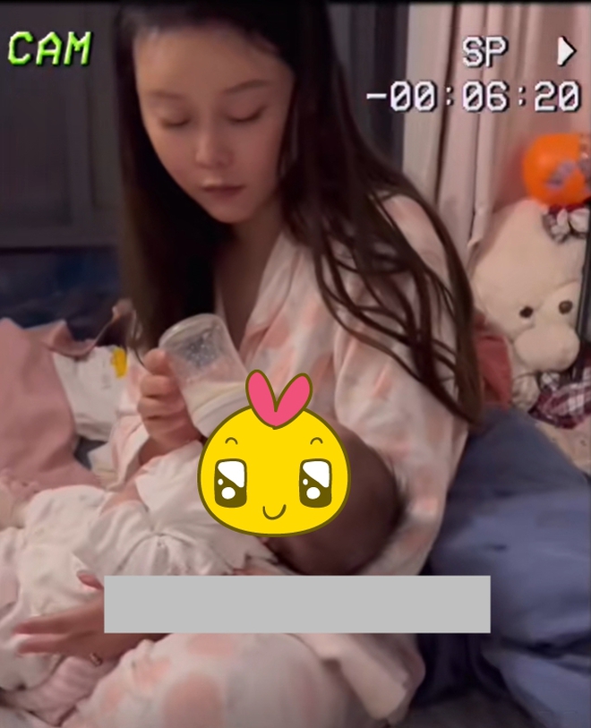Con dâu muốn thuê bảo mẫu, mẹ chồng mắng "siêng ăn nhác làm": Chồng phóng to camera phòng ngủ chứng kiến điều gây sốc- Ảnh 1.