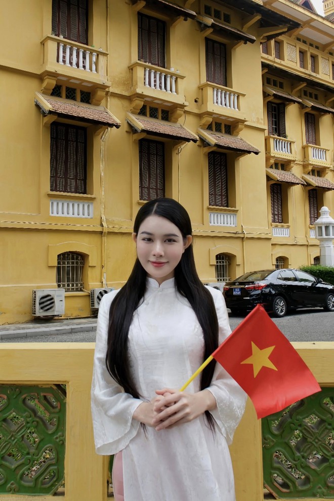 Người hùng U23 Việt Nam lứa Thường Châu hẹn hò với nàng WAG, khoảnh khắc trong thang máy mới lãng mạn- Ảnh 4.