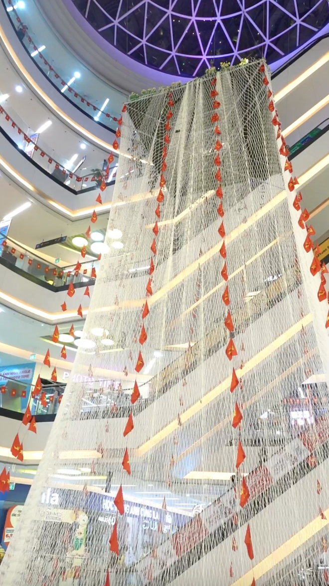 Cảnh tượng khác hoàn toàn tại Vạn Hạnh Mall mấy ngày nay: Dòng người xếp hàng dài, liên tục khen ngợi 1 điều- Ảnh 7. Cảnh tượng khác hoàn toàn tại Vạn Hạnh Mall mấy ngày nay: Dòng người xếp hàng dài, liên tục khen ngợi 1 điều- Ảnh 7.