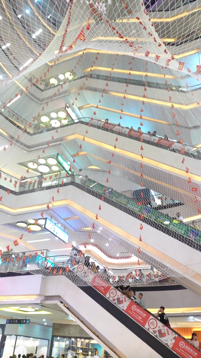 Cảnh tượng khác hoàn toàn tại Vạn Hạnh Mall mấy ngày nay: Dòng người xếp hàng dài, liên tục khen ngợi 1 điều- Ảnh 9. Cảnh tượng khác hoàn toàn tại Vạn Hạnh Mall mấy ngày nay: Dòng người xếp hàng dài, liên tục khen ngợi 1 điều- Ảnh 9.