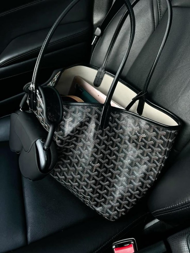 Drama túi Goyard 50 triệu bị chảy màu có cái kết "quay xe": Sự thật về chiếc túi xa xỉ nghe rất ngậm ngùi- Ảnh 9. Drama túi Goyard 50 triệu bị chảy màu có cái kết "quay xe": Sự thật về chiếc túi xa xỉ nghe rất ngậm ngùi- Ảnh 9.