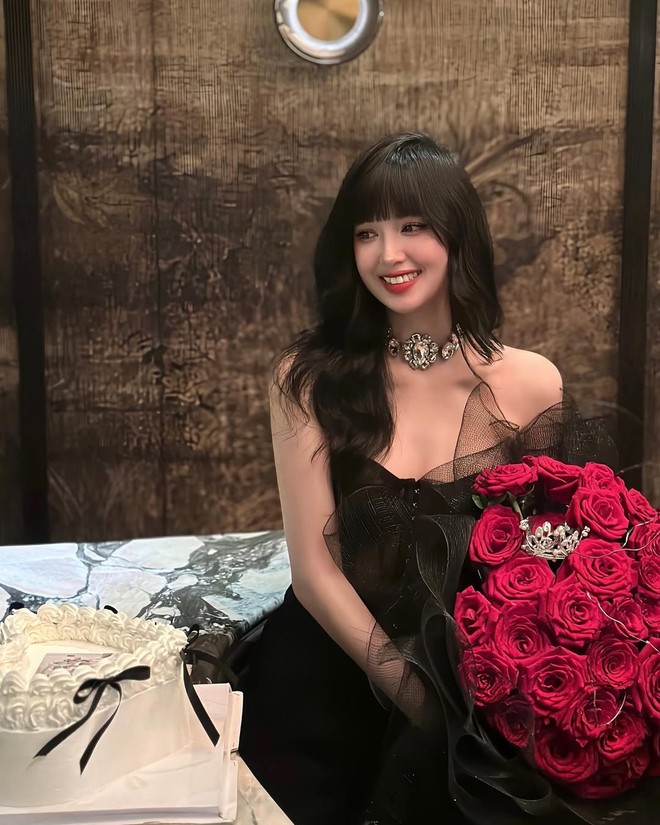 Bikini hè của "đệ nhất hot girl Hà Thành": Mẫu nào cũng sexy mãnh liệt, khoe trọn body 0% mỡ thừa!- Ảnh 3.