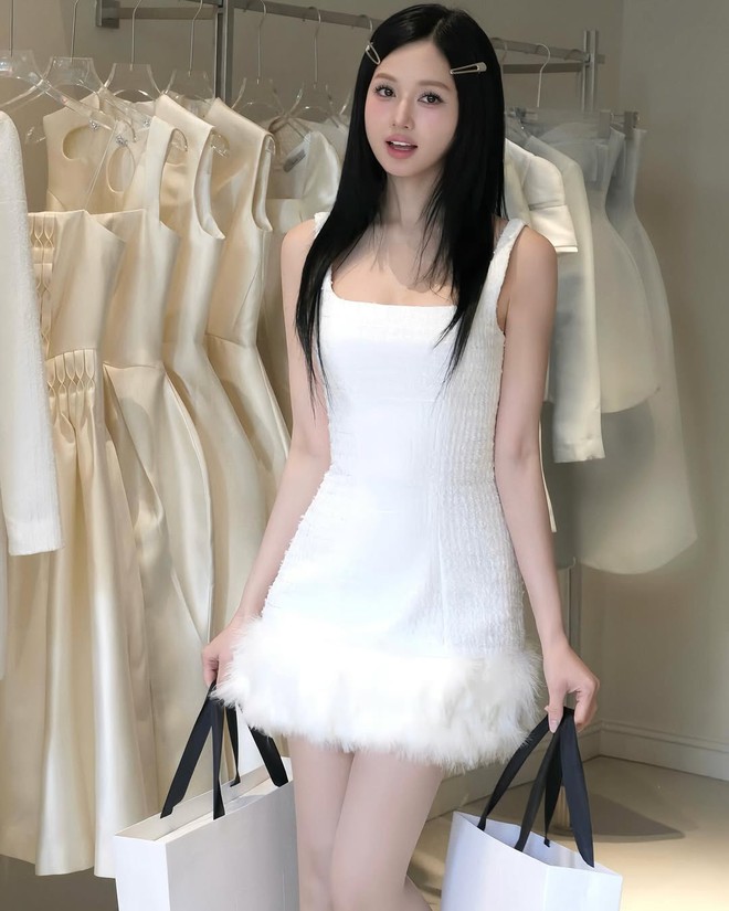 Bikini hè của "đệ nhất hot girl Hà Thành": Mẫu nào cũng sexy mãnh liệt, khoe trọn body 0% mỡ thừa!- Ảnh 2.