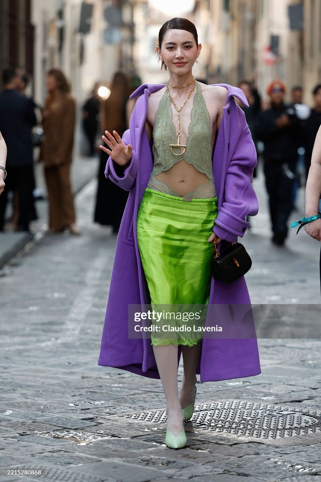 Trương Lăng Hách "đẹp hơn hoa", Mai Davika khoe lưng trần táo bạo tại show Gucci mới nhất- Ảnh 12.