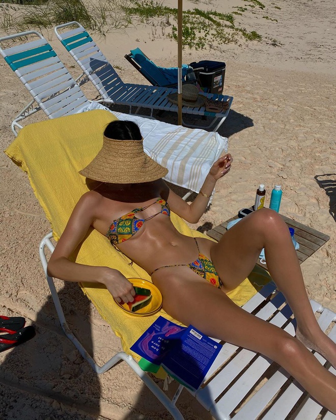 “Chiến thần bikini” Kendall Jenner bổ sung sách mẫu mặc sao cho hot, đảm bảo nóng hơn cả mùa hè!- Ảnh 14. “Chiến thần bikini” Kendall Jenner bổ sung sách mẫu mặc sao cho hot, đảm bảo nóng hơn cả mùa hè!- Ảnh 14.