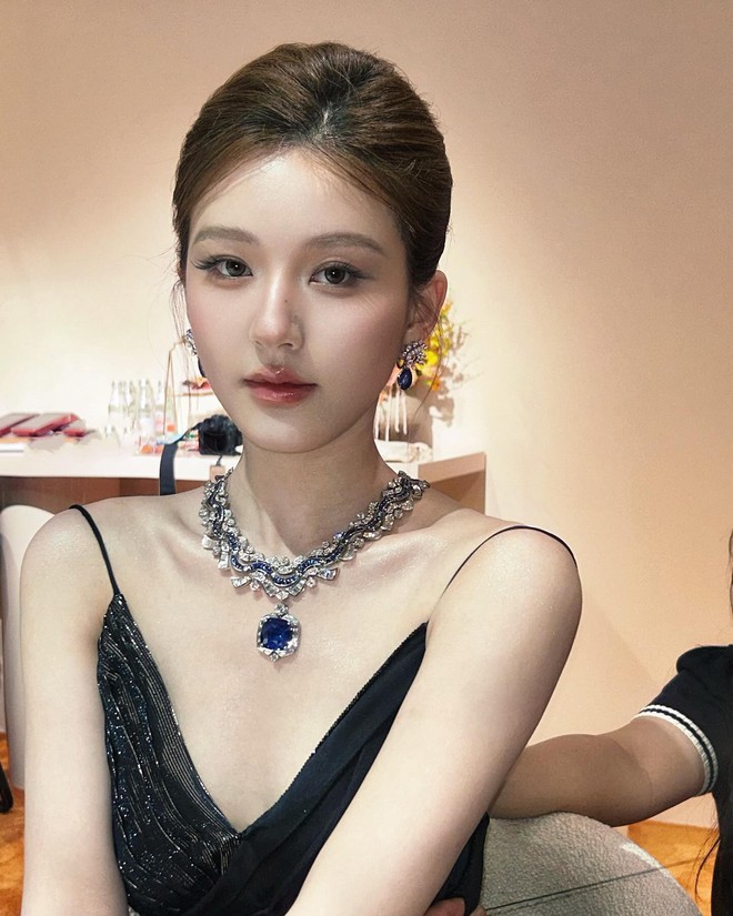 Diện mạo mới của em gái Trấn Thành nhận bão comment: Từ Hari Won, Triệu Lộ Tư đến bạn trai tin đồn đều bị réo- Ảnh 10.