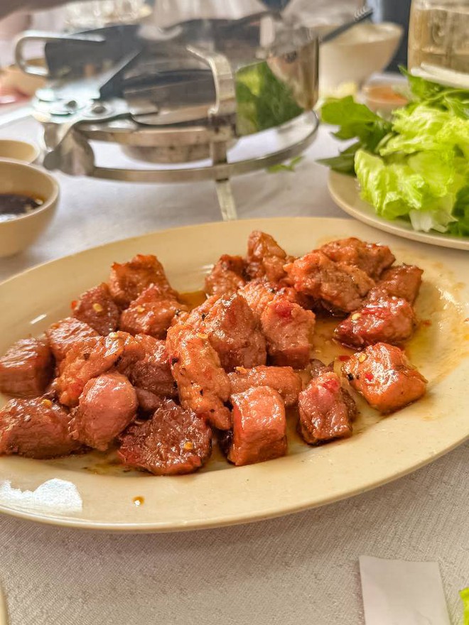 Du khách "sốc" khi đi ăn ở Nha Trang: Bánh bèo 15k/khay 10 chiếc, bánh xèo 8k/chiếc "ú ụ" hải sản- Ảnh 8. Du khách "sốc" khi đi ăn ở Nha Trang: Bánh bèo 15k/khay 10 chiếc, bánh xèo 8k/chiếc "ú ụ" hải sản- Ảnh 8.