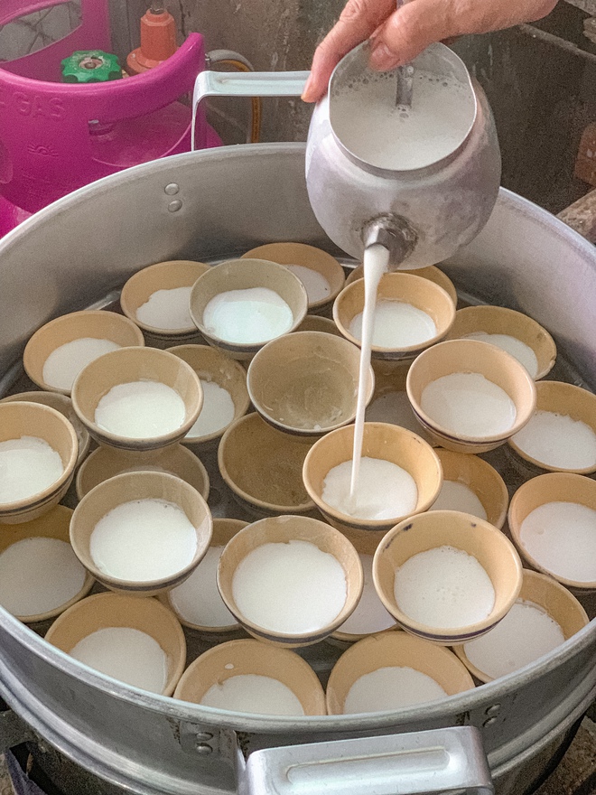 Du khách "sốc" khi đi ăn ở Nha Trang: Bánh bèo 15k/khay 10 chiếc, bánh xèo 8k/chiếc "ú ụ" hải sản- Ảnh 4. Du khách "sốc" khi đi ăn ở Nha Trang: Bánh bèo 15k/khay 10 chiếc, bánh xèo 8k/chiếc "ú ụ" hải sản- Ảnh 4.