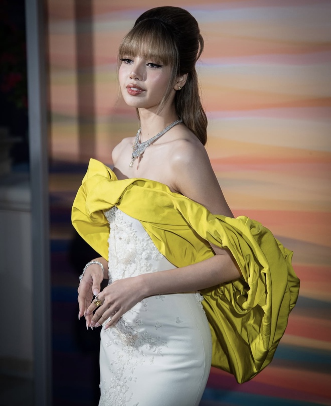 Lisa như công chúa Disney, Lưu Diệc Phi gầy gò bất ngờ qua cam thường tại event BVLGARI- Ảnh 4.