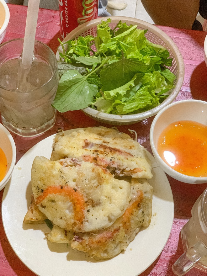 Du khách "sốc" khi đi ăn ở Nha Trang: Bánh bèo 15k/khay 10 chiếc, bánh xèo 8k/chiếc "ú ụ" hải sản- Ảnh 10. Du khách "sốc" khi đi ăn ở Nha Trang: Bánh bèo 15k/khay 10 chiếc, bánh xèo 8k/chiếc "ú ụ" hải sản- Ảnh 10.