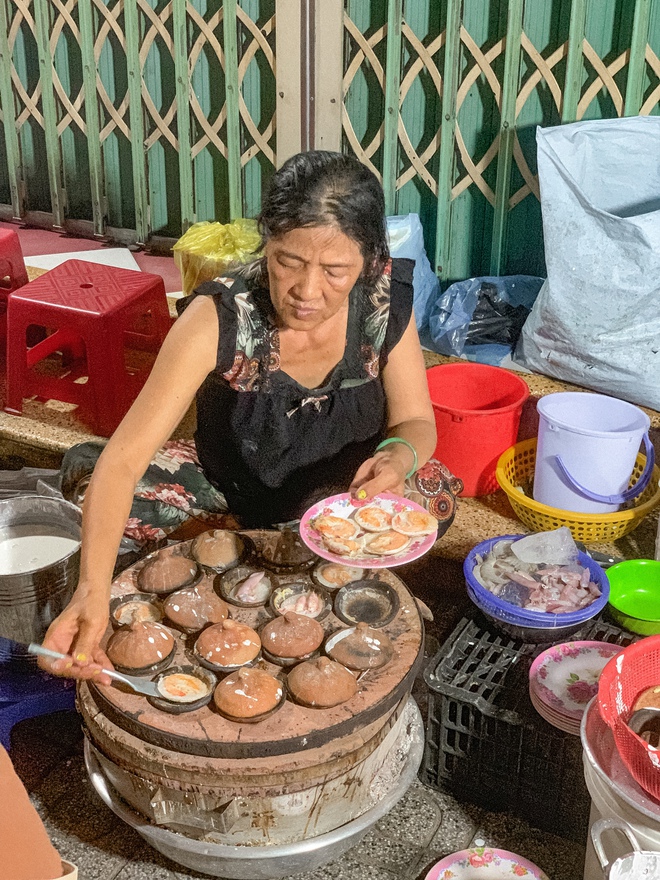 Du khách "sốc" khi đi ăn ở Nha Trang: Bánh bèo 15k/khay 10 chiếc, bánh xèo 8k/chiếc "ú ụ" hải sản- Ảnh 5. Du khách "sốc" khi đi ăn ở Nha Trang: Bánh bèo 15k/khay 10 chiếc, bánh xèo 8k/chiếc "ú ụ" hải sản- Ảnh 5.