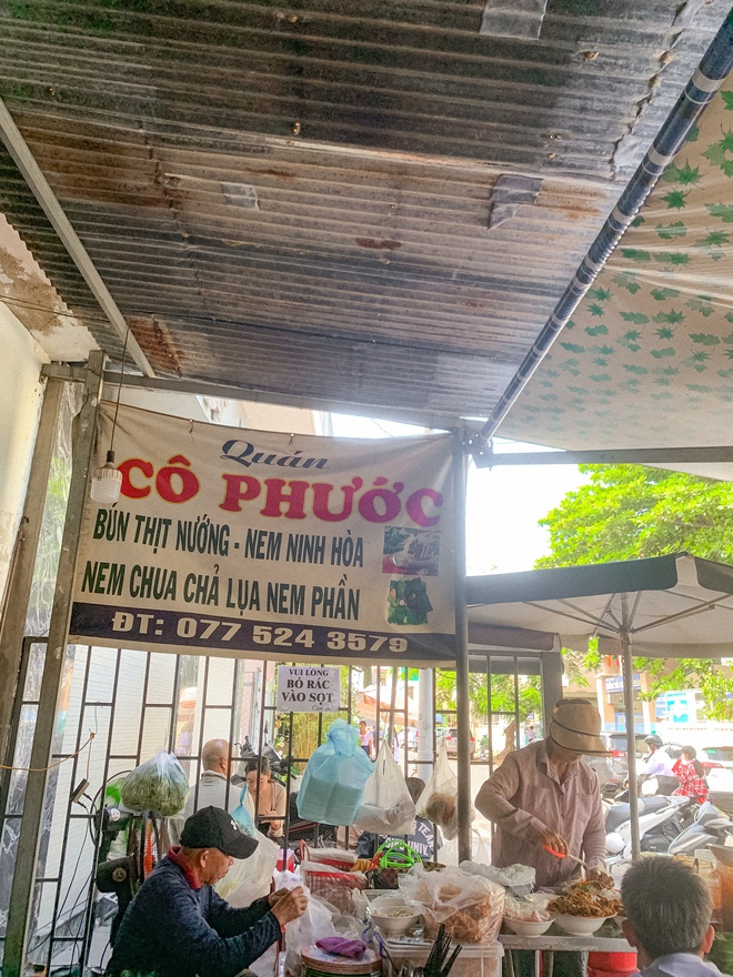Du khách "sốc" khi đi ăn ở Nha Trang: Bánh bèo 15k/khay 10 chiếc, bánh xèo 8k/chiếc "ú ụ" hải sản- Ảnh 6. Du khách "sốc" khi đi ăn ở Nha Trang: Bánh bèo 15k/khay 10 chiếc, bánh xèo 8k/chiếc "ú ụ" hải sản- Ảnh 6.