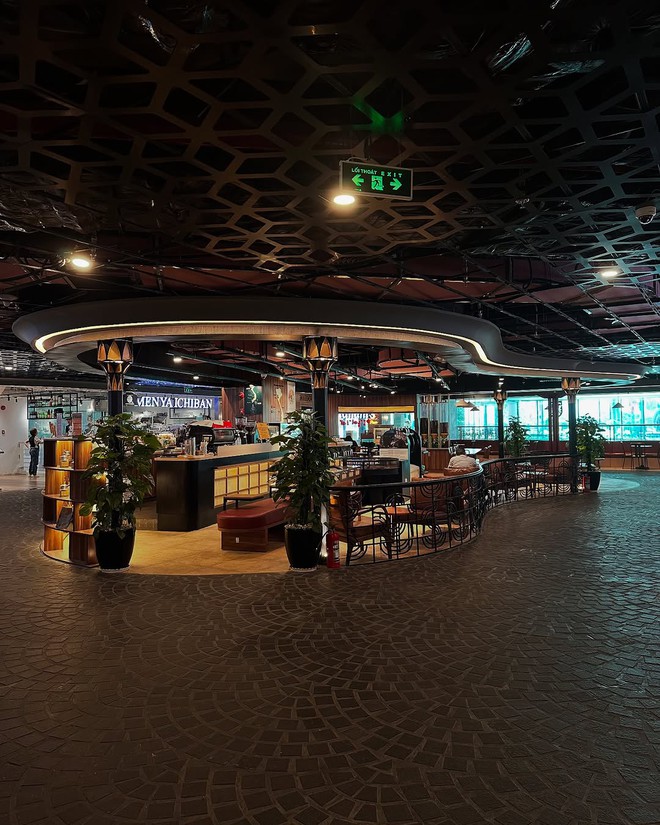 "Địa điểm vàng" xem diễu binh vừa qua hoá ra là biểu tượng một thời của TP.HCM, lưu giữ ký ức đẹp của nhiều 9X- Ảnh 14. "Địa điểm vàng" xem diễu binh vừa qua hoá ra là biểu tượng một thời của TP.HCM, lưu giữ ký ức đẹp của nhiều 9X- Ảnh 14.