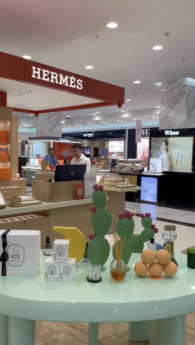 "Địa điểm vàng" xem diễu binh vừa qua hoá ra là biểu tượng một thời của TP.HCM, lưu giữ ký ức đẹp của nhiều 9X- Ảnh 4. "Địa điểm vàng" xem diễu binh vừa qua hoá ra là biểu tượng một thời của TP.HCM, lưu giữ ký ức đẹp của nhiều 9X- Ảnh 4.