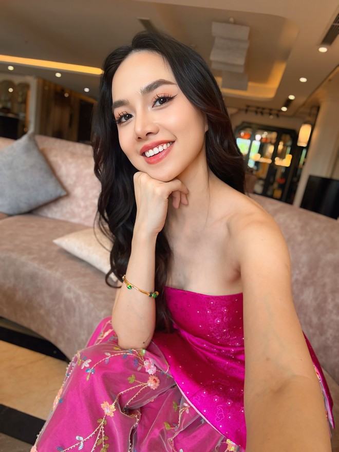 So kè 2 "nóc nhà" sao Việt hot nhất hiện tại: Profile ai cũng "đỉnh", còn nhan sắc thì sao?- Ảnh 7. So kè 2 "nóc nhà" sao Việt hot nhất hiện tại: Profile ai cũng "đỉnh", còn nhan sắc thì sao?- Ảnh 7.