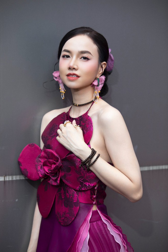 So kè 2 "nóc nhà" sao Việt hot nhất hiện tại: Profile ai cũng "đỉnh", còn nhan sắc thì sao?- Ảnh 6. So kè 2 "nóc nhà" sao Việt hot nhất hiện tại: Profile ai cũng "đỉnh", còn nhan sắc thì sao?- Ảnh 6.