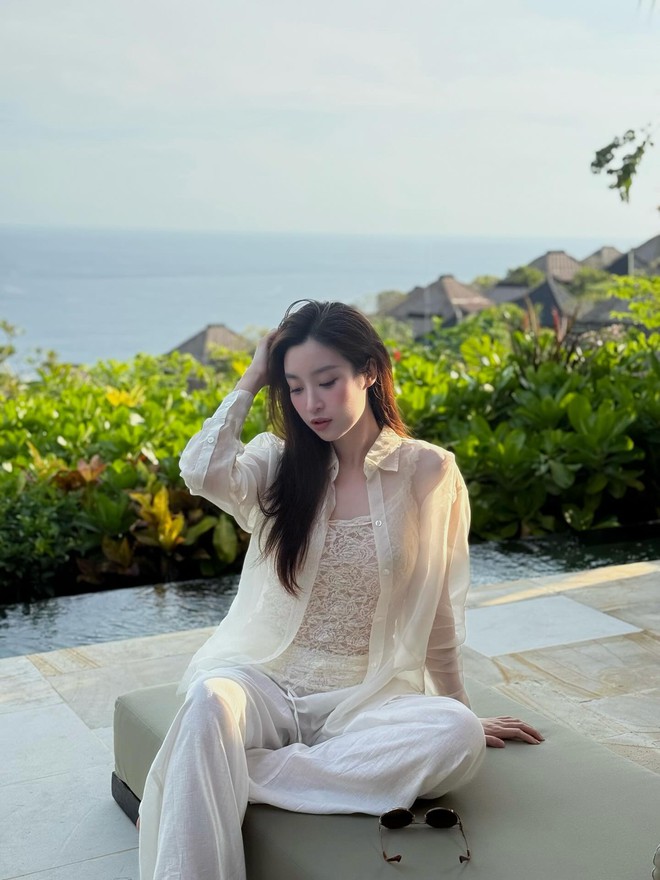 "Dâu hào môn" Đỗ Mỹ Linh tung ảnh hẹn hò Chủ tịch Hà Nội FC ở nước ngoài, bữa sáng thượng lưu gây chú ý- Ảnh 2.