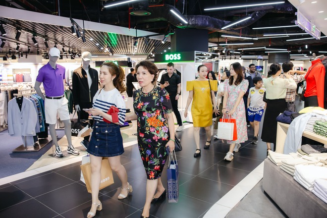 "Địa điểm vàng" xem diễu binh vừa qua hoá ra là biểu tượng một thời của TP.HCM, lưu giữ ký ức đẹp của nhiều 9X- Ảnh 6. "Địa điểm vàng" xem diễu binh vừa qua hoá ra là biểu tượng một thời của TP.HCM, lưu giữ ký ức đẹp của nhiều 9X- Ảnh 6.