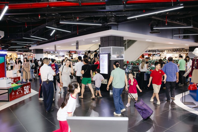 "Địa điểm vàng" xem diễu binh vừa qua hoá ra là biểu tượng một thời của TP.HCM, lưu giữ ký ức đẹp của nhiều 9X- Ảnh 7. "Địa điểm vàng" xem diễu binh vừa qua hoá ra là biểu tượng một thời của TP.HCM, lưu giữ ký ức đẹp của nhiều 9X- Ảnh 7.