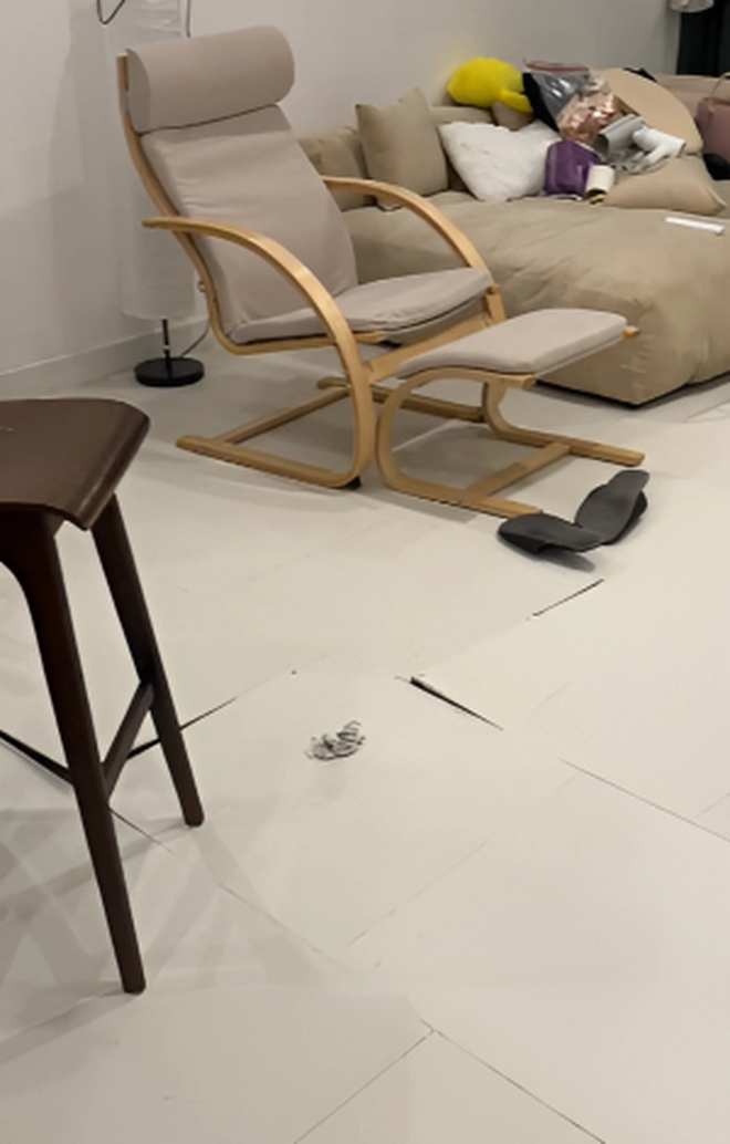 Cô gái hốt hoảng bỏ chạy lúc 2h sáng vì... sàn nhà bỗng nhiên "nổ đùm đụp": Chuyện không hy hữu ở chung cư- Ảnh 2. Cô gái hốt hoảng bỏ chạy lúc 2h sáng vì... sàn nhà bỗng nhiên "nổ đùm đụp": Chuyện không hy hữu ở chung cư- Ảnh 2.