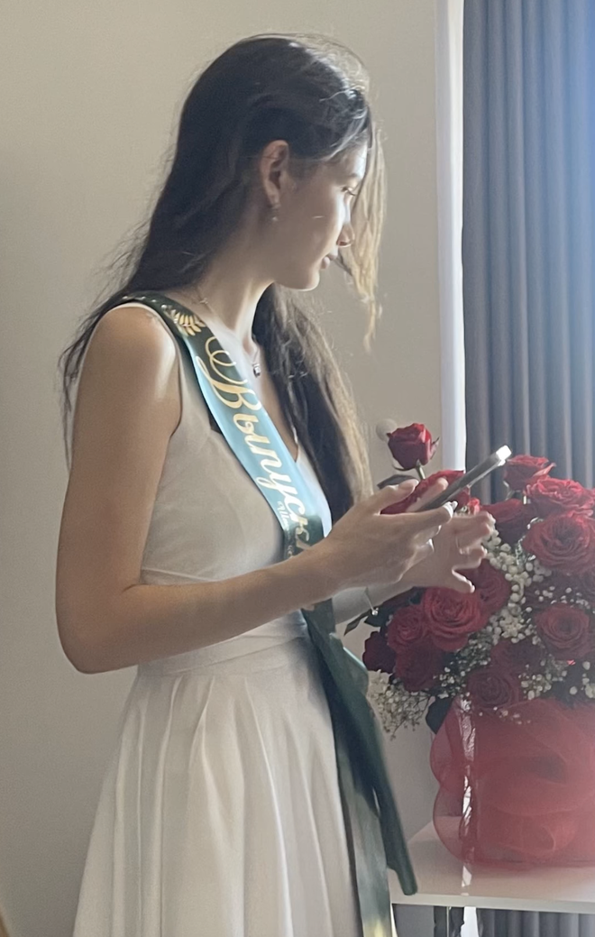 Em gái "chân dài" của Lâm Tây tuổi 18 xinh như búp bê, nhìn ảnh hồi nhỏ mới thấy "dậy thì thành công" cỡ nào- Ảnh 4.