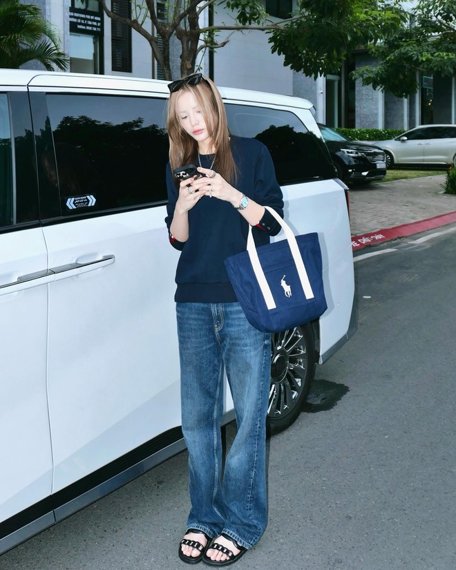 3 mỹ nhân mặc quần jeans đẹp nhất hiện tại: Phối đồ xuất sắc đến từng bộ, mọi nàng đều nên tham khảo- Ảnh 4.